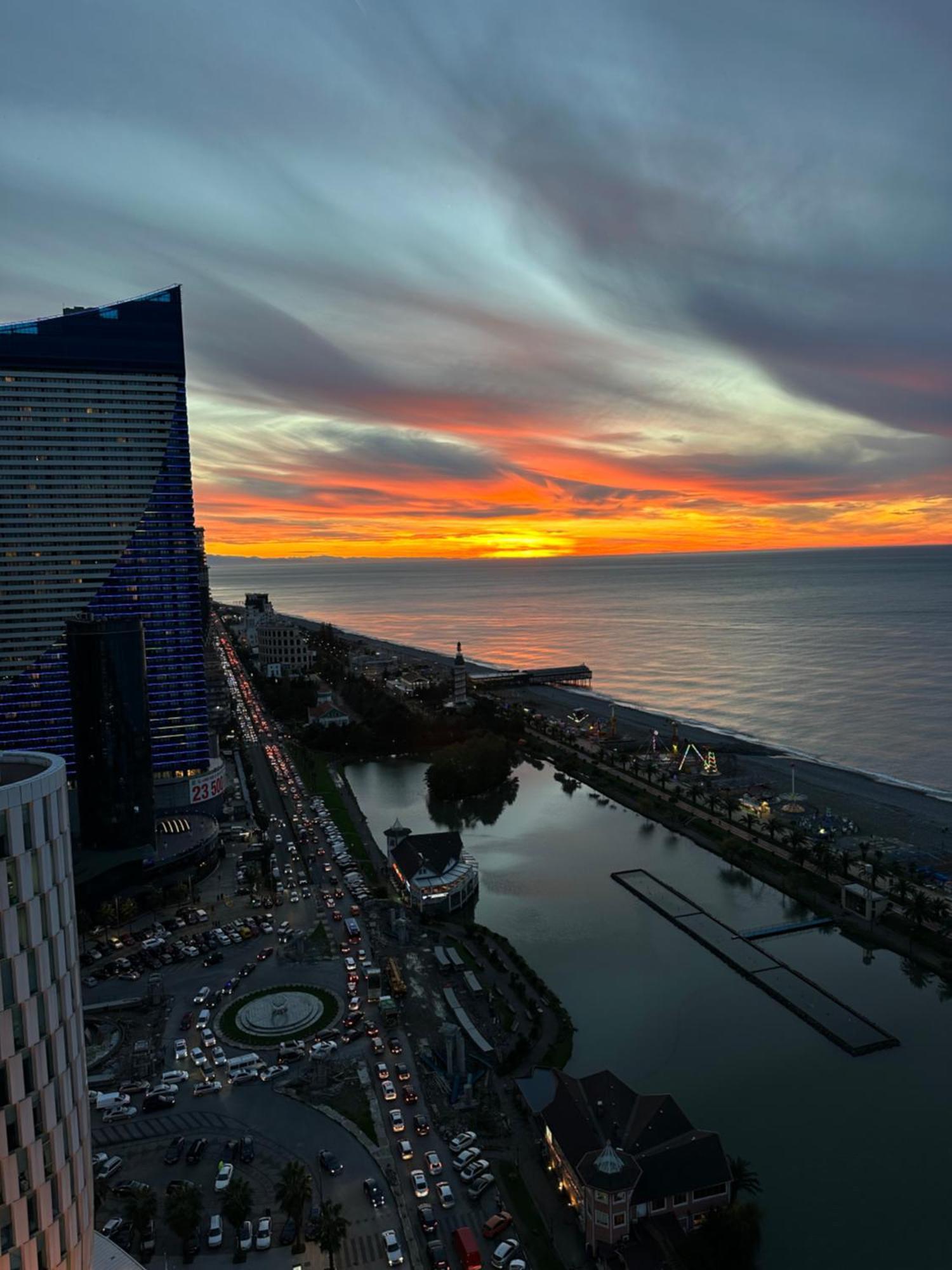 Black Sea Batumi Hotel Orbi City エクステリア 写真